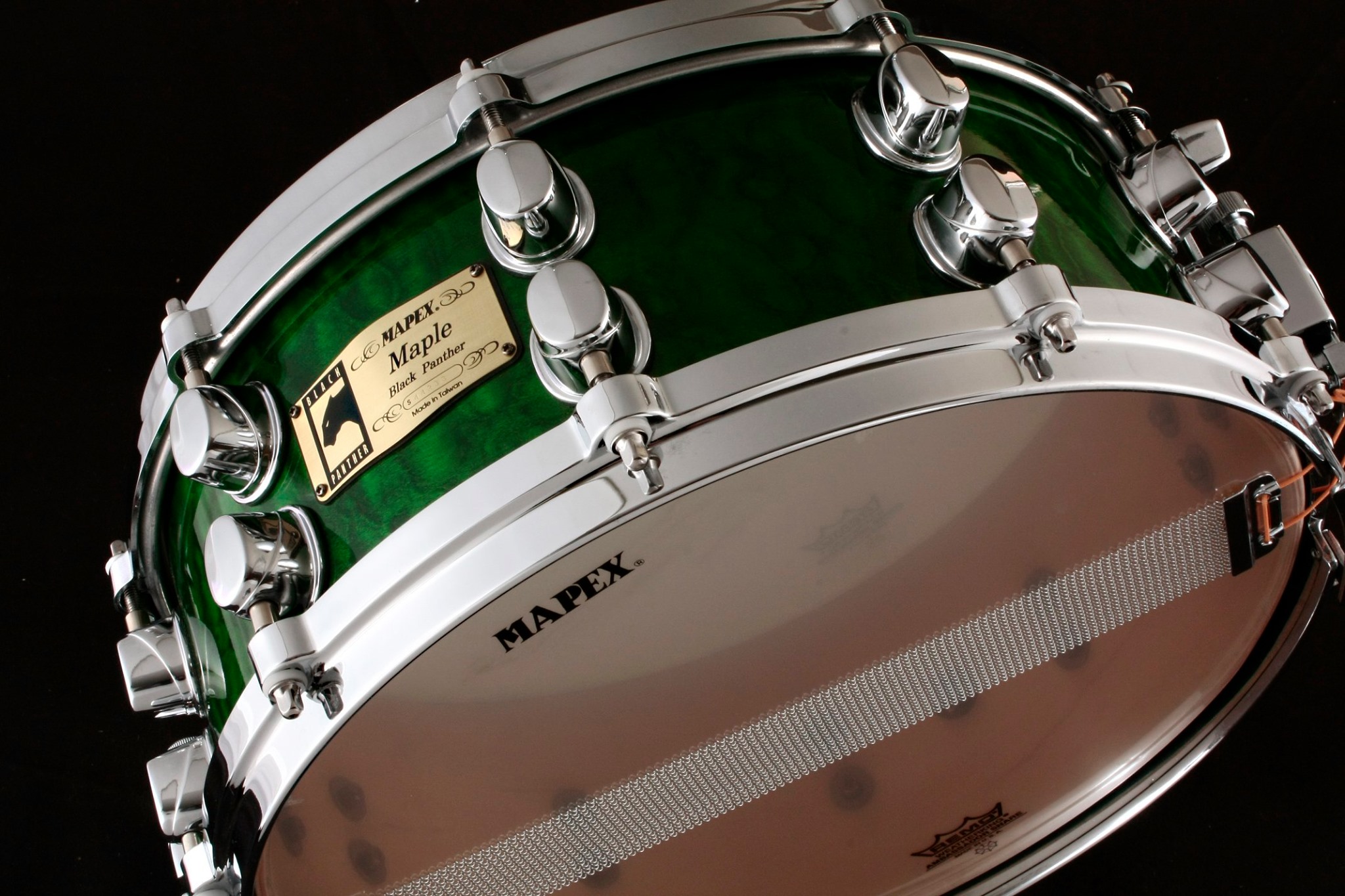 14 x 5.5 Quilted Maple Emerald Green Snare Japan Only
