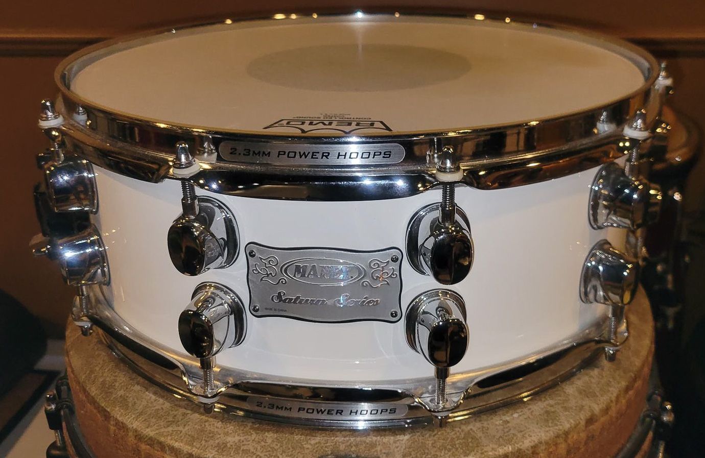 14"x5.5" Arctic White Chrome Hardware. Photo - Drummie Chris