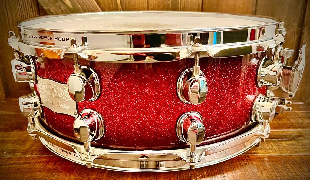 14"x5.5" Saturn Supernova Red Burst. Photo - DrumPickers