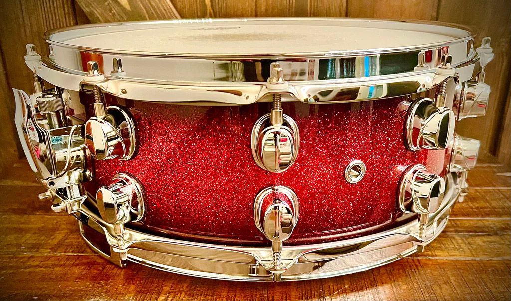 14"x5.5" Saturn Supernova Red Burst. Photo - DrumPickers