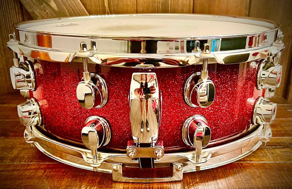 14"x5.5" Saturn Supernova Red Burst. Photo - DrumPickers